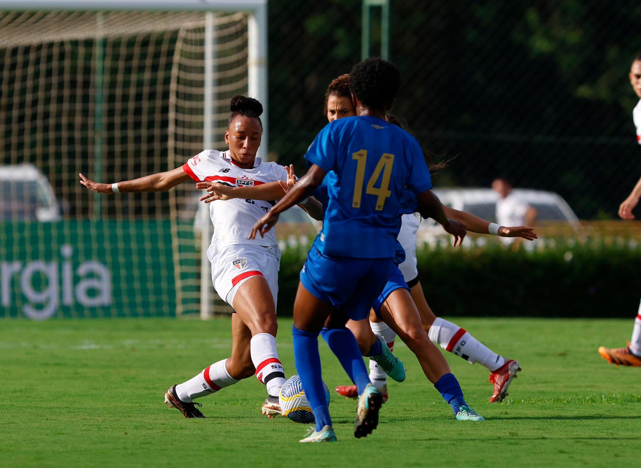 São Paulo soma 12 pontos a mais que o Real Brasília no Brasileirão Feminino 2025